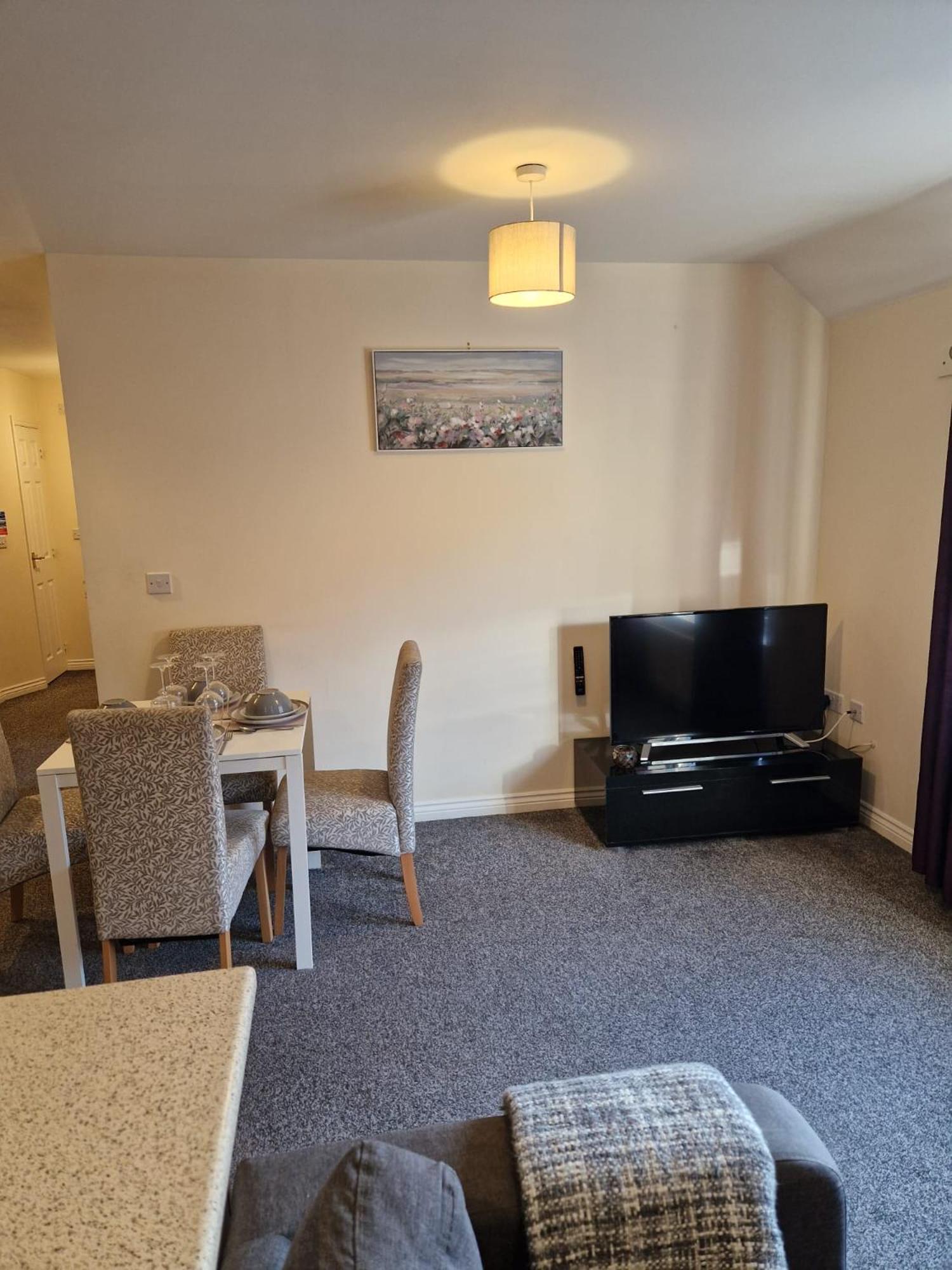 Hereford - Mayflower Coach House, Modern 2 Bedroom Property With Parking, Located South Of Hereford City, Suitable For Small Family, Couple Or Contractors - Sleeps Up To 5 Guests - Hosted By Rentmyhouse Kültér fotó