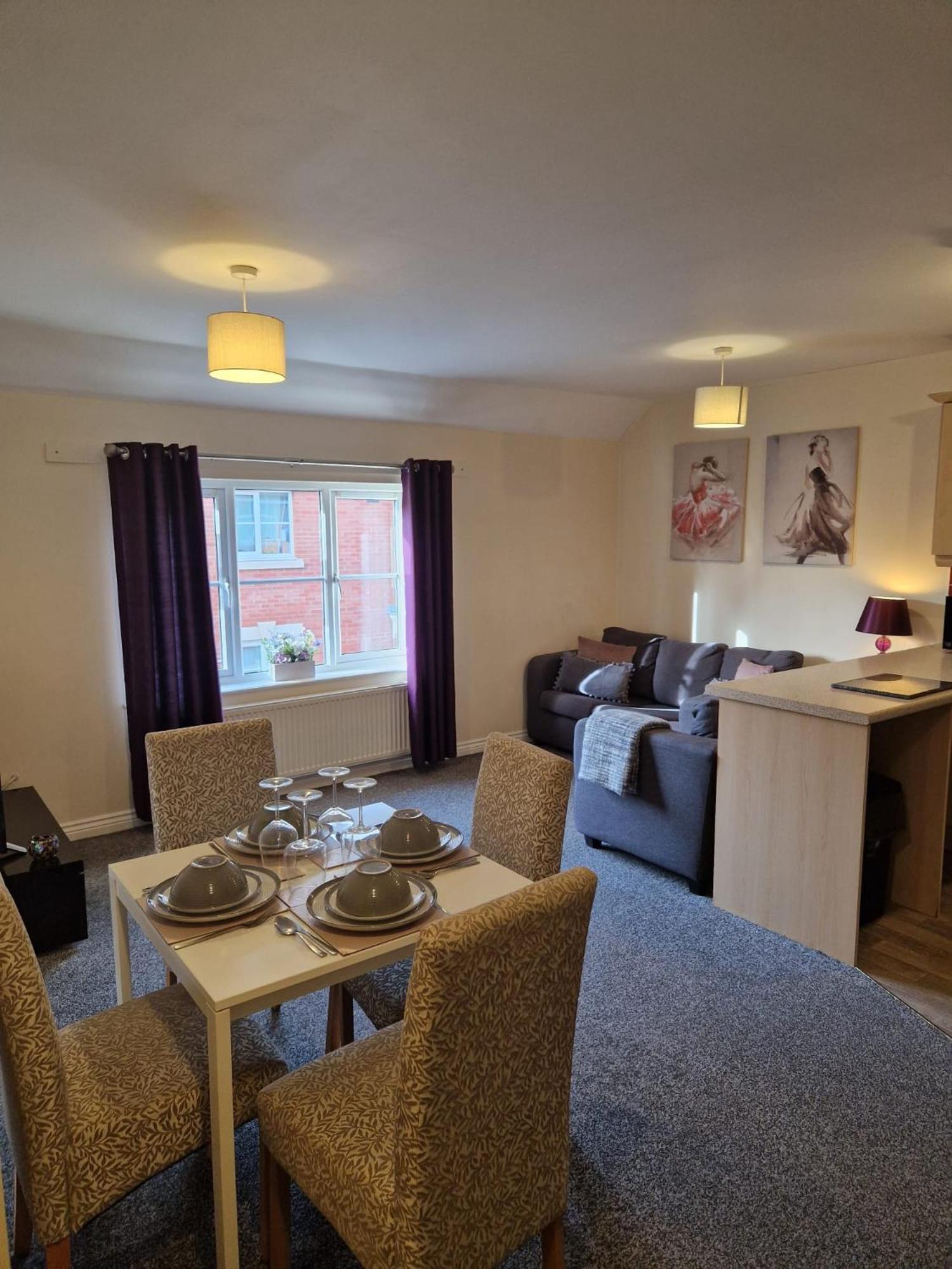 Hereford - Mayflower Coach House, Modern 2 Bedroom Property With Parking, Located South Of Hereford City, Suitable For Small Family, Couple Or Contractors - Sleeps Up To 5 Guests - Hosted By Rentmyhouse Kültér fotó