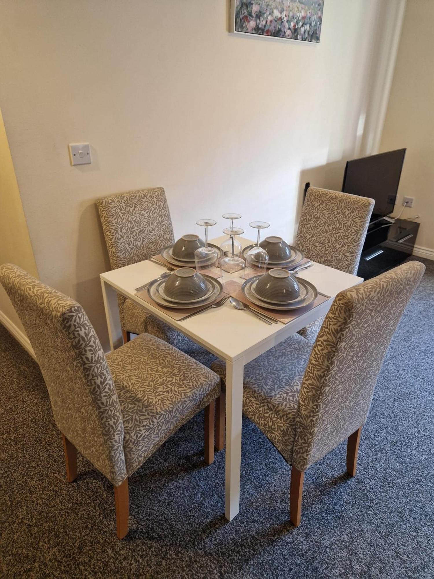 Hereford - Mayflower Coach House, Modern 2 Bedroom Property With Parking, Located South Of Hereford City, Suitable For Small Family, Couple Or Contractors - Sleeps Up To 5 Guests - Hosted By Rentmyhouse Kültér fotó