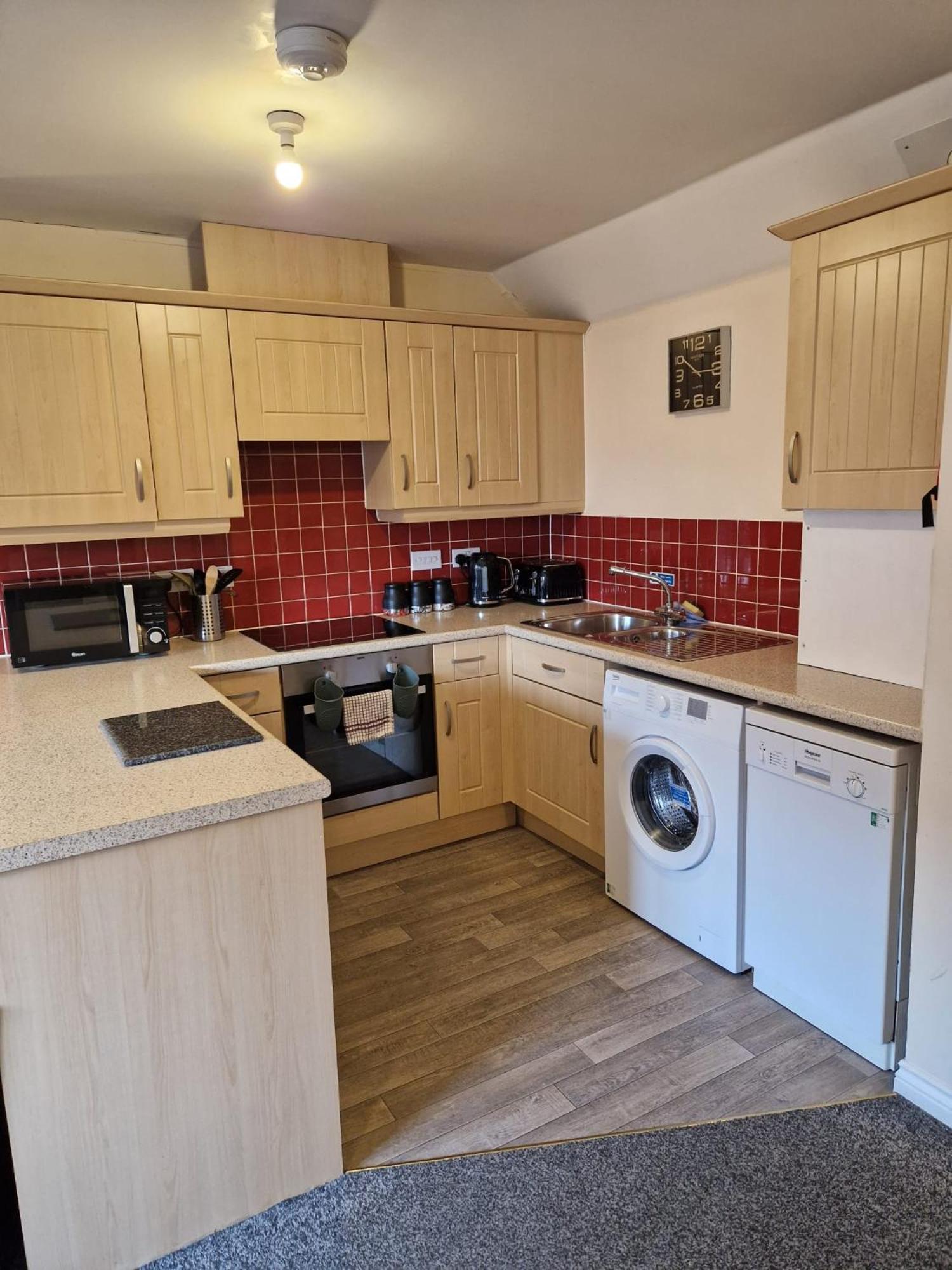 Hereford - Mayflower Coach House, Modern 2 Bedroom Property With Parking, Located South Of Hereford City, Suitable For Small Family, Couple Or Contractors - Sleeps Up To 5 Guests - Hosted By Rentmyhouse Kültér fotó